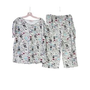 Enjoy night Playful Dog Print women’s Pajama Set size XL Capri  pants
